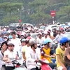 Ùn tắc giao thông có được giảm khi đổi giờ học, làm việc. (Ảnh: Hồng Kiều/Vietnam+)