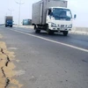 Hiện tượng nứt mặt đường đã xuất hiện trên tuyến cao tốc Thành phố Hồ Chí Minh - Trung Lương dù mới được đưa vào khai thác 5 tháng. (Ảnh: TTXVN)