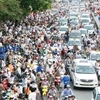 Nhiều xã, phường "than" khó trong việc thu phí sử dụng đường bộ xe máy. (Ảnh: Việt Hùng/Vietnam+)