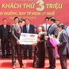 Anh Dương Châu Toàn là là hành khách thứ 3 triệu của VietjetAir. (Ảnh: VietjetAir cung cấp)