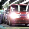 Công đoạn kiểm tra cuối cùng của những chiếc xe vừa được lắp ráp tại nhà máy của Nissan. (Nguồn: Internet)