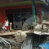 Cảnh đổ nát do lũ quét ở Wasior, Indonesia. (Ảnh: AFP/TTXVN)