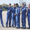 Đội phi hành gia của tầu Discovery tại Trung tâm vũ trụ Kennedy, chuẩn bị cho chuyến bay. (Ảnh: AFP/TTXVN)