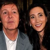 Nam ca sỹ Paul McCartney và cô bạn gái Nancy Shevell. (Nguồn: Internet) 