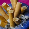 Việccấp miễn phí các gạt tàn thuốc lá nhằm hạn chế những người hút thuốc xả rác ra môi trường. (Nguồn: Internet)