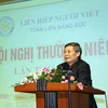 Chủ tịch Liên hiệp người Việt Nam toàn liên bang Đức Nguyễn Văn Thoại đọc báo cáo trước hội nghị. (Ảnh: Văn Long-Thanh Hải/Berlin)