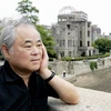 Chân dung tác giả cuốn “Gen chân đất” Keiji Kanazawa. (Nguồn: Kyodo)