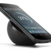 Google tiếp tục mang tới cho Nexus 4 một bước đột phá mới, với phụ kiện sạc không dây hình cầu. (Nguồn: businessinsider.com)