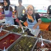 Các đồ ăn khác tại chợ đêm trong tháng Ramadan.