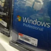 Hệ điều hành Windows 7 được bày bán tại cửa hàng điện tử ở Los Angeles. (Nguồn: AFP/ TTXVN) 