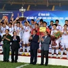 Các cầu thủ đội Triều Tiên hân hoan đón nhận Cúp vô địch. (Nguồn: TTXVN)