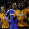 Drogba bất lực trước hàng thủ của Wolverhampton. (Nguồn: Reuters)