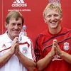 Kenny Dalglish (trái) và Dirk Kuyt. (Nguồn: Internet)