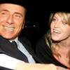 Thủ tướng Italy Silvio Berlusconi và cô con gái Barbara. (Nguồn: Internet)