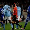 Balotelli nhận chiếc thẻ đỏ sau pha phạm lỗi thô bạo. (Nguồn: Getty images)