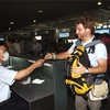 Làm thủ tục hải quan cho khách nhập cảnh tại Chi cục Hải quan sân bay quốc tế Nội Bài. (Nguồn: Phạm Hậu/TTXVN)