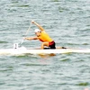 Vận động viên Hoàng Hồng Anh tham gia giải đua thuyền Canoeing 2010. (Nguồn: Ngọc Trường/TTXVN)