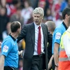 Wenger tỏ ra khá bức xúc với quyết định của trọng tài. (Nguồn: Reuters)
