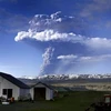 Cột khói bốc lên từ núi lửa Grimsvoetn. (Nguồn: AFP)
