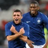 Marvin Martin (trái) hạnh phúc khi giúp tuyển Pháp giành chiến thắng trước Ukraine. (Nguồn: Getty)