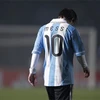 Messi lặng lẽ rời sân trong tiếng la ó của các cổ động viên. (Nguồn: Reuters)