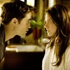 Chuyện tình yêu giữa cô gái trẻ đa cảm Bella và chàng trai ma cà rồng Edward tiếp tục thu hút khán giả. (Ảnh: Summit)