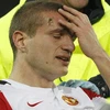 Vidic đau đớn với chấn thương ở trận đấu gặp Basel. (Nguồn: Reuters)