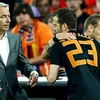Van der Vaart vào sân thay Sneijder. (Nguồn: Getty)
