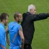 Huấn luyện viên Bert van Marwijk và các học trò đã sẵn sàng cho EURO. (Nguồn: Getty) 