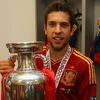Jordi Alba và chiếc Cup vô địch EURO 2012. (Nguồn: Getty)
