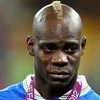 Balotelli khóc trong lễ trao giải EURO 2012. (Nguồn: Getty)