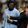 Huấn luyện viên Roberto Mancini và Adebayor khi còn gắn bó ở Manchester City. (Nguồn: Getty)
