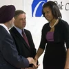 Bà Michelle Obama gặp gỡ một thành viên của đạo Sikh. (Nguồn: AP)