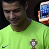 Ronaldo hết buồn nhờ iPhone 5.b (Nguồn: Getty)