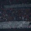 Cổ động viên Milan giăng biểu ngữ xúc phạm tiền đạo Antonio Cassano. (Nguồn: Milanello)
