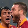 Tiền vệ Daniele De Rossi (phải) bị trùng phạt vì hành động thiếu kiềm chế của mình. (Nguồn: AFP)