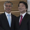 Ứng cử viên của đảng Dân chủ đối lập (DUP) Moon Jae-in (trái) và ứng cử viên độc lập Ahn Cheol-soo. (Nguồn: AP)