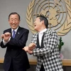Tổng thư ký Liên hợp quốc Ban Ki-moon và ca sỹ Park Jae-sang nhảy điệu "Gangnam Style" nổi tiếng ở trụ sở của Liên hợp quốc ngày 23/10. (Ảnh: Getty)
