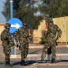 Binh sĩ Algeria siết chặt an ninh tại sân bay In Amenas sau chiến dịch giải cứu con tin. (Nguồn: THX/TTXVN)