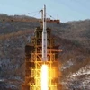 Tên lửa Unha-3 của CHDCND Triều Tiên mang theo vệ tinh Kwangmyongsong-3 rời bệ phóng ở Cholsan, tỉnh Bắc Pyongan, ngày 12/12/2012. (Nguồn: AFP/TTXVN)