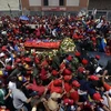 Người dân Venezuela tiễn đưa di hài cố Tổng thống Hugo Chavez. (Nguồn: BBC)