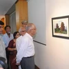 Thống đốc bang Tây Bengan M. K. Narayanan tới thăm triển lãm. (Ảnh: Minh Lý/Vietnam+)