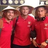 Podolski khoe ảnh đội nón lá Việt Nam lên Facebook