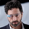 Sergey Brin - người đồng sáng lập Google đeo chiếc kính thông minh Google Glass. (Nguồn: AP)