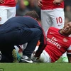 Wenger càng đau đầu vì Chamberlain chấn thương