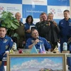 Các phi hành gia tại cuộc họp báo sau khi trở về Trái Đất. (Ảnh: AFP/TTXVN)