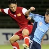 Một pha tranh chấp giữa cầu thủ hai đội U21 Việt Nam và U21 Sydney FC. (Nguồn: TTXVN)