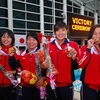Đội nữ vận động viên Việt Nam giành huy chương vàng. (Ảnh Hồng Kỳ/TTXVN) 