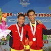 Nguyễn Tuyết Cương (bên trái) và Lê Minh Triều giành huy chương vàng môn đá cầu đôi nam. (Ảnh: Nhật Anh/TTXVN)