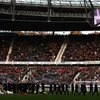 Quang cảnh buổi lễ tiễn biệt thủ môn Robert Enke tại sân vận động AWD-Arena của Hannover 96. (Ảnh: Getty Images)